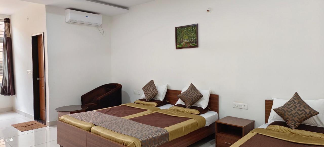 Sugamya Corner Guesthouse Мисор Екстериор снимка