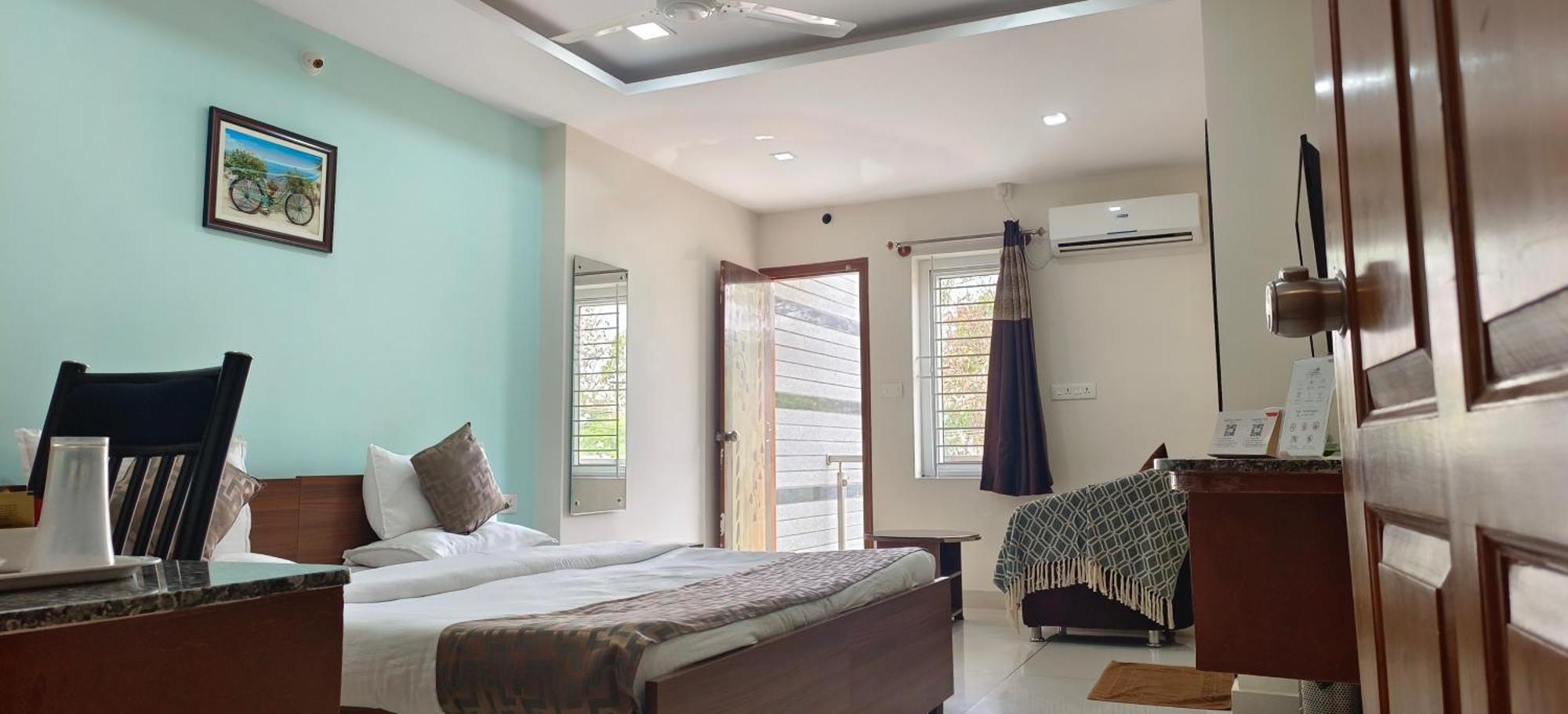 Sugamya Corner Guesthouse Мисор Екстериор снимка